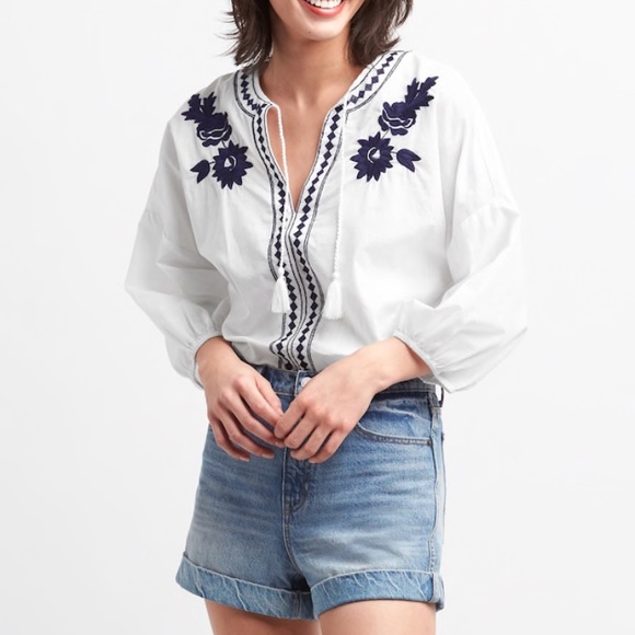 ๐HP๐NWT Gap Embroidered Lightweight Peasant Top - Picture 2 of 7